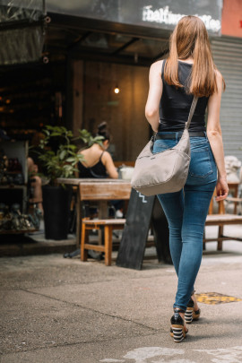 kabelka Pacsafe Cruise All Day Crossbody