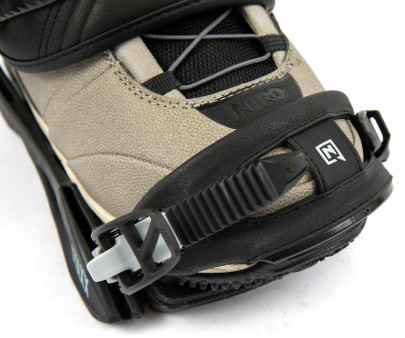 Snowboardové vázání Nitro Staxx