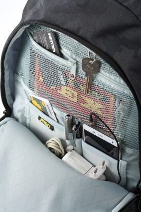 Nitro Stash - černá kamo - 29l